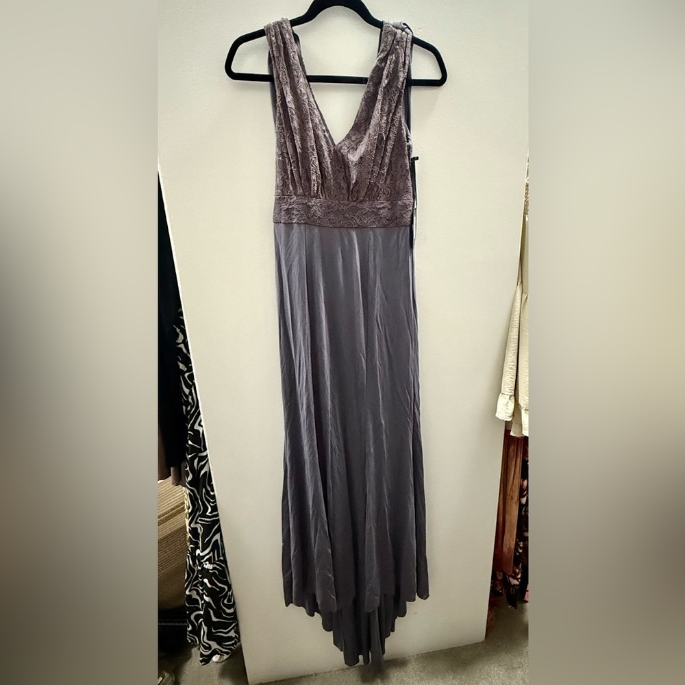 NWT Vera Wang gown🍦